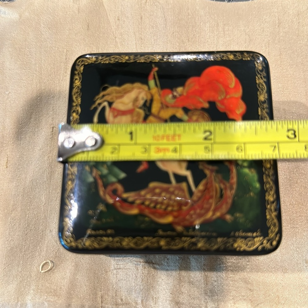 Vintage Signed St. George and the Dragon Russian Lacquered Trinket Box - Picture 8 of 12